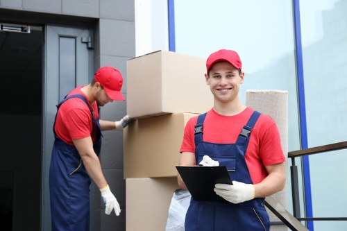 Packing, transport, and unloading service for customers moving in Brompton